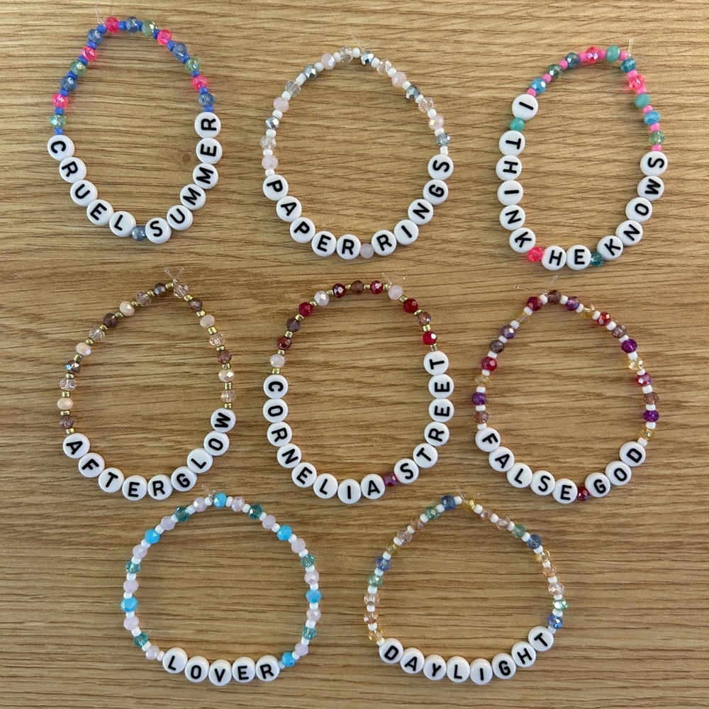 8 Taylor Swift lover friendship bracelets - Picture 1 of 1